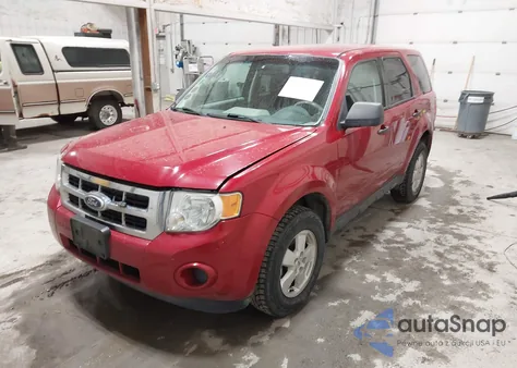 2010 Ford Escape Xls z USA, uszkodzony, nr VIN 1FMCU9C73AKC90430